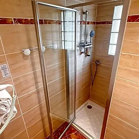 Otel Les Rocailles Montagnac (Herault)