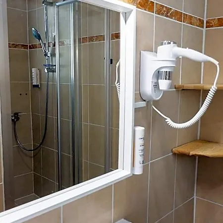 Otel Les Rocailles Montagnac (Herault)